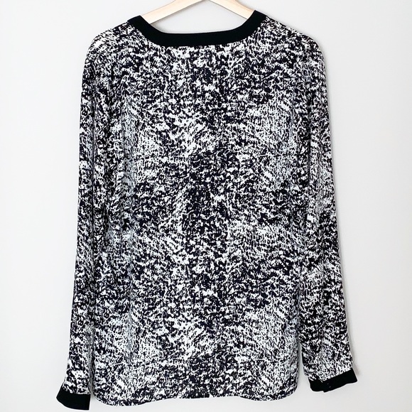 Kenneth Cole Printed Black/White blouse - L - Picture 3 of 7